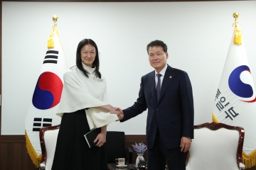 김영호 장관, 줄리 터너 美 북한인권특사 접견