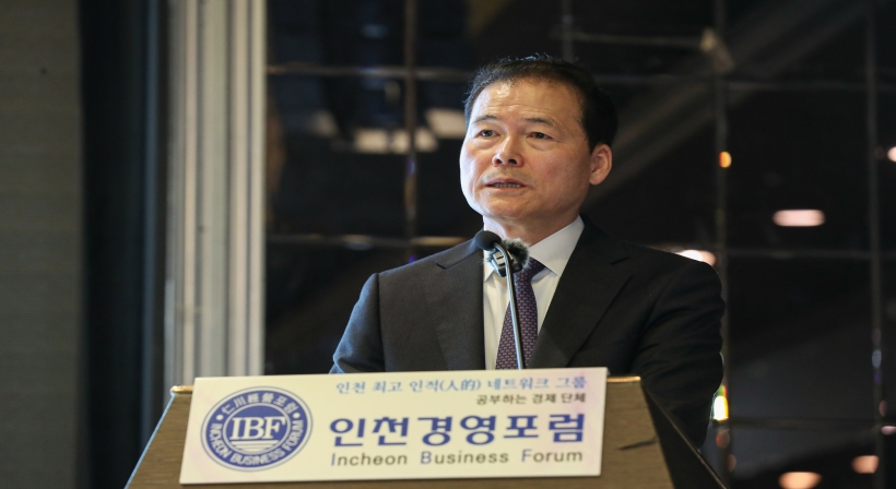 Unification Minister delivers a lecture at the 463rd breakfast lecture meeting held by the Incheon Business Forum