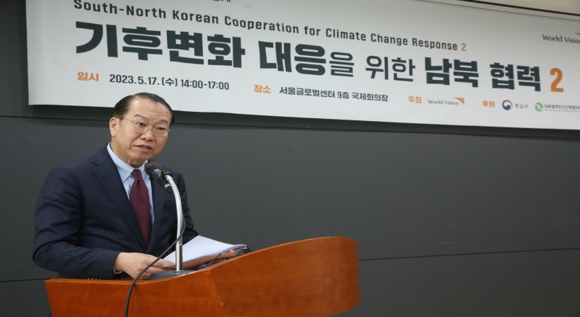 Minister Kwon Youngse delivers congratulatory remarks at the South-North Korean Cooperation for Climate Change Response 2 Forum