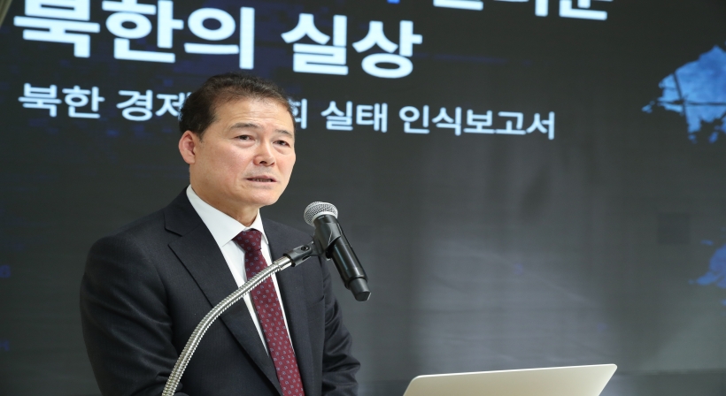 Unification Minister Kim Yung Ho delivers a lecture for the Korea Freedom Federation