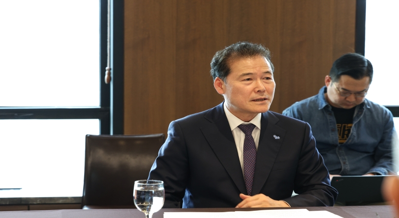 Unification Minister Kim Yung Ho meets with veterans in the field of diplomacy and security