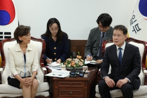 金暎浩长官接见美国下院国会韩国问题研究小组（CSGK） 代表团